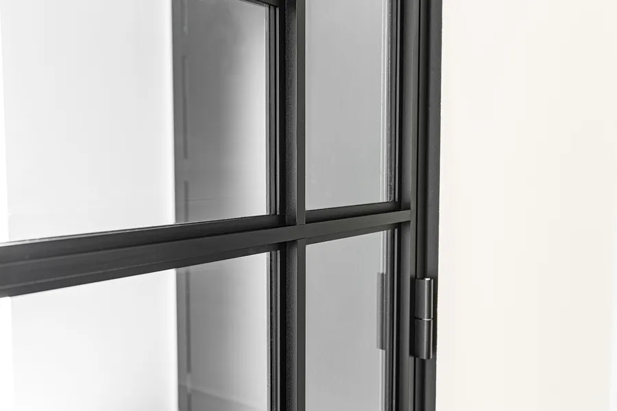 33 mm structural glazing bars, close-up of the frame corner