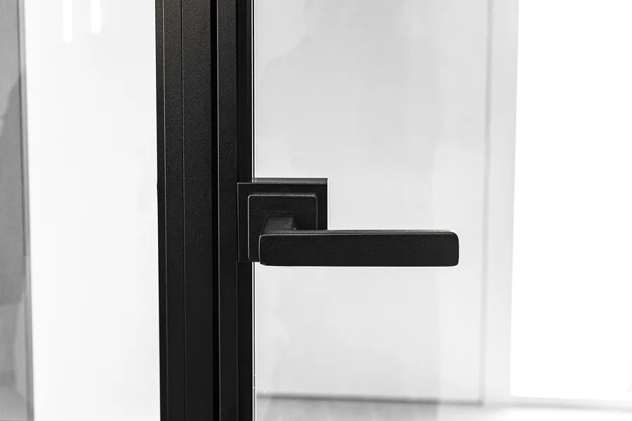 Dublin handle on a slim aluminium door